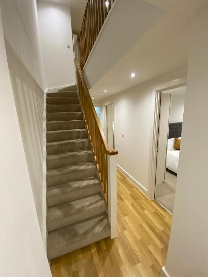 Modern 2 Bed Apartment With Juliet Balcony - Dhb Stays Leeds  Bagian luar foto