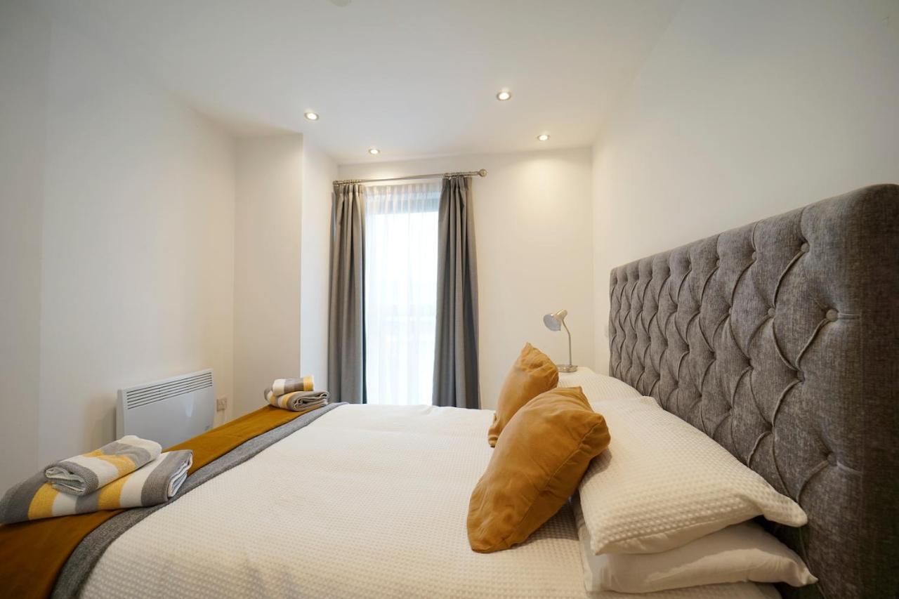 Modern 2 Bed Apartment With Juliet Balcony - Dhb Stays Leeds  Bagian luar foto