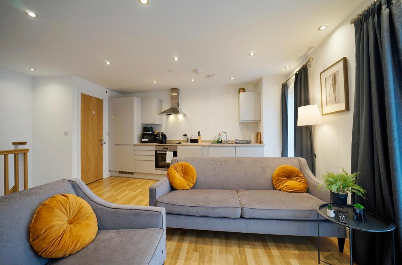 Modern 2 Bed Apartment With Juliet Balcony - Dhb Stays Leeds  Bagian luar foto